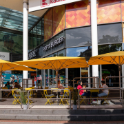 17_pops-burger-bad-cannstatt-carre-aussenansicht-terrasse