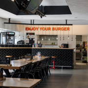22_pops-burger-goepping-restaurant-inneneinrichtung-interieur_2