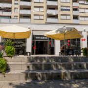 30_pops-burger-ludwigsburg-marstall-aussenansicht-terrasse